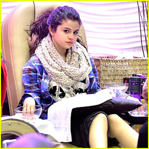 Foto: Selena Gomez: Le kakšne izraze delaš med manikuro?!