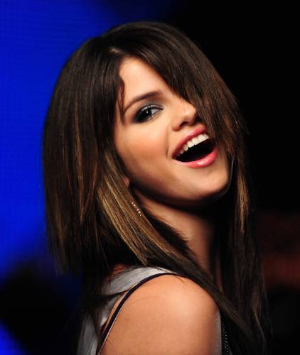 Obleci se kot Selena Gomez