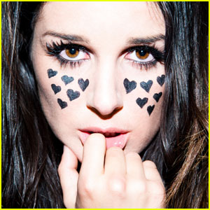 VIDEO: Shenae Grimes in AnnaLynne McCord sta razširili srce!