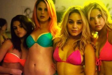 Vroče! Izdan je bil nov, necenzuriran trailer za Spring Breakers!