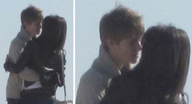 FOTO: Justin in Selena ujeta v romantičnem objemu na plaži!
