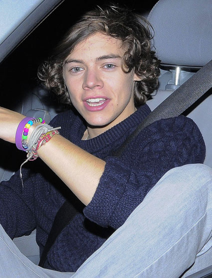 Šok! Harry iz One Direction: V postelji z mamo svojega prijatelja!
