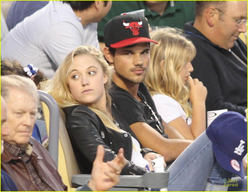 Vroče! Taylor Lautner: Njegova nova punca je bila domnevna punca Zaca Efrona!