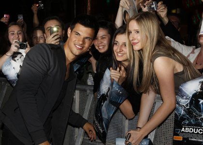 Foto: Taylor Lautner končno dočakal premiero svojega novega filma!