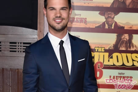 NORO! Taylor Lautner v živo naredil premet! - Poglej!