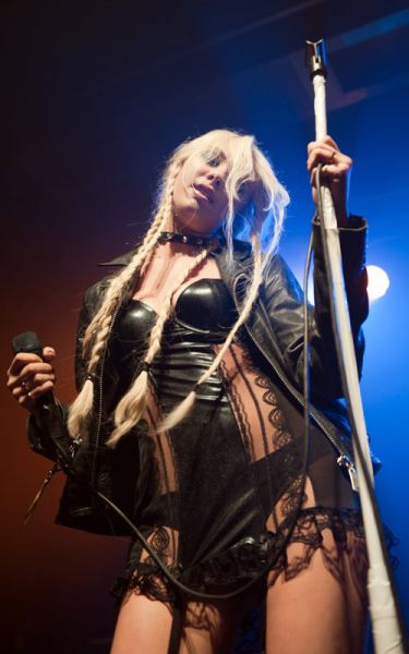 FOTO: Taylor Momsen je tudi v Nemčiji skoparila z oblačili!