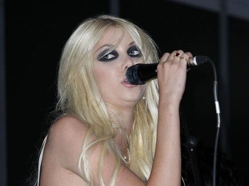 Taylor Momsen: V bran se ji je postavil Penn Badgley!