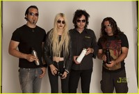 VROČE+AVDIO: Poslušaj novo pesem Taylor Momsen - 'Heart'!