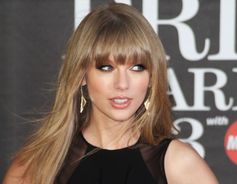 Bizarno! Taylor Swift: Moški je priplaval do otoka, da bi jo spoznal!