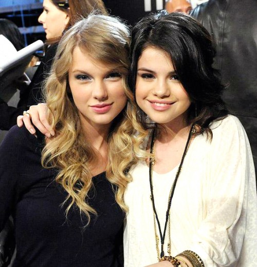 Selena Gomez: Želi si na turnejo z Taylor Swift!