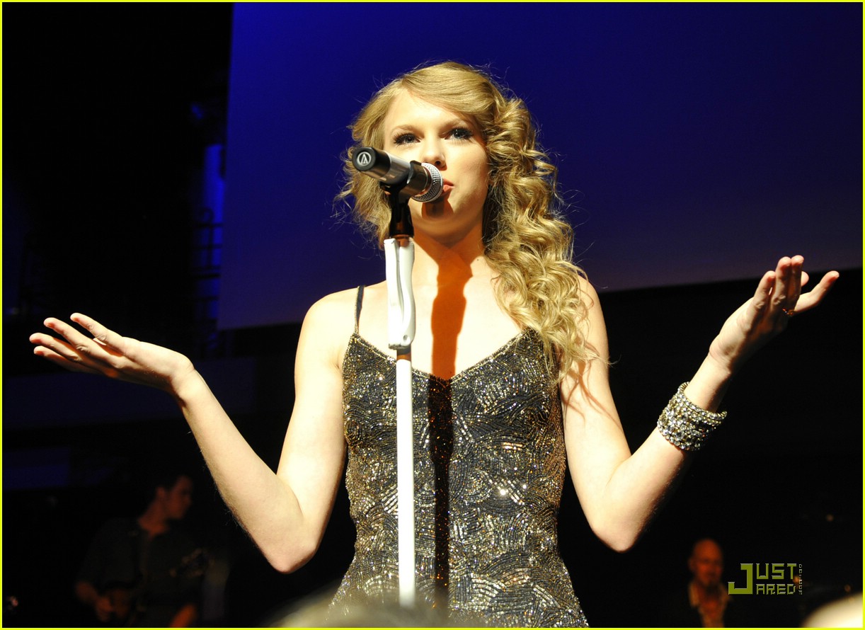Taylor Swift: Še vedno zatreskana v Taylorja Lautnerja!