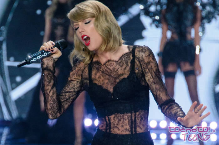VALENTINOVO: Taylor poslala darila oboževalcem!