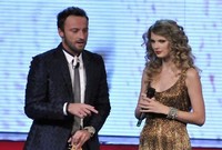 VROČE+AVDIO: Poslušaj predogled nove pesmi Taylor Swift - 'Speak Now'!