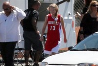 Taylor Swift: Simpatična tudi v košarkaškem dresu!