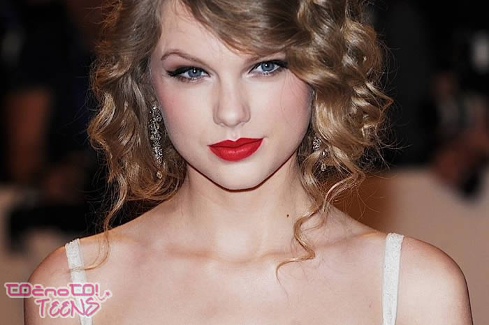 Nikoli ne uganeš, brez česa je Taylor nesamozavestna!