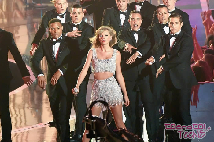 Taylor je 'zatresla' na odru!