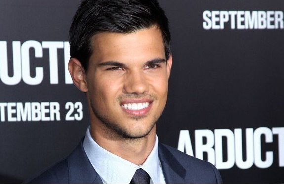 Taylor Lautner: Razkril soundrack filma Abduction