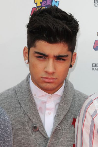 Vroče! Ima Zayn iz One Direction punco z lepimi prsi?!