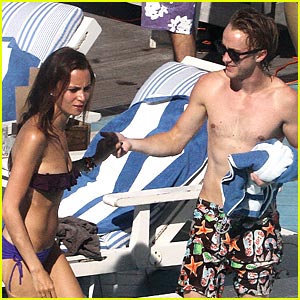 Foto: Tom Felton: Kavalir do svoje punce!