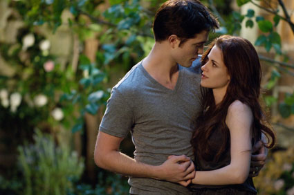 Vroče! Robert Pattinson: Strinjal se je, da se bo srečal s Kristen!