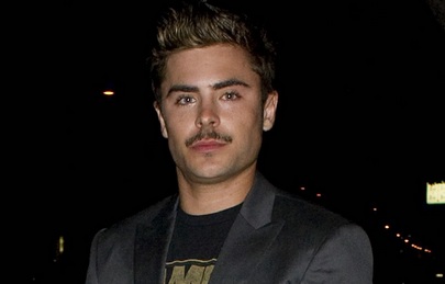 FOTO: Zac Efron: Spet si pušča brke!