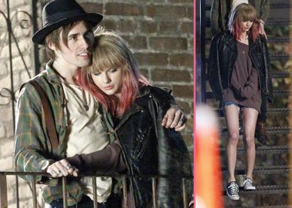 Foto: Taylor Swift na snemanju novega videospota z roza lasmi!