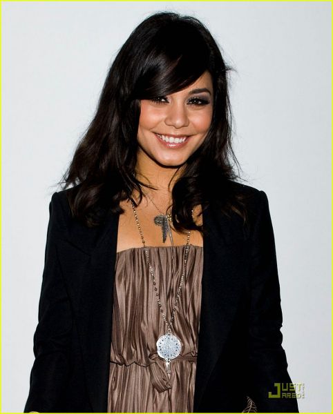 Vanessa Hudgens: Twitter nikakor, blog ja!