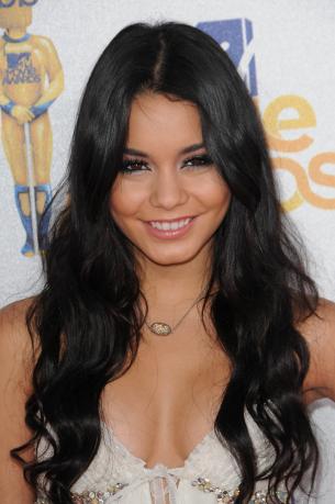 Vanessa Hudgens: Pred mano sta se dve dekleti mečkali!