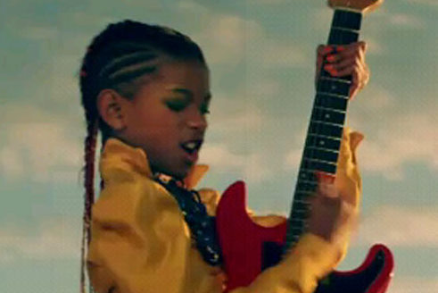 Willow Smith ima nov fantastičen videospot za '21st century girl'!