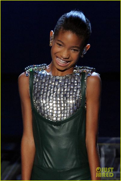 Video: Willow Smith na X Factorju prvič v živo zapela nov singel!