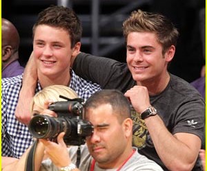 FOTO: Zac Efron: Sta si z bratom kaj podobna?
