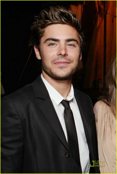 VROČE: Zac Efron bo nastopil v erotičnem trilerju!