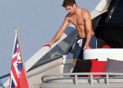 Hot! Zac Efron: Svoje seksi golo telo nastavljal paparacem!