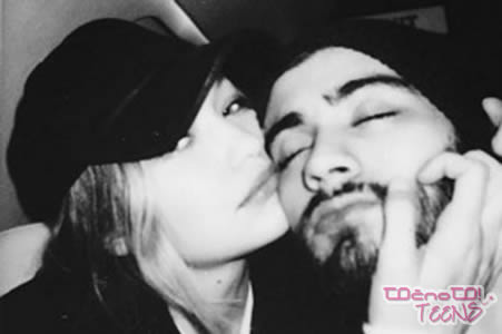 FOTO! Gigi in Zayn medije spustila med rjuhe!