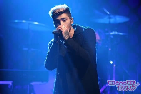 VIDEO! Zayn Malik prvič nastopil brez One Direction!