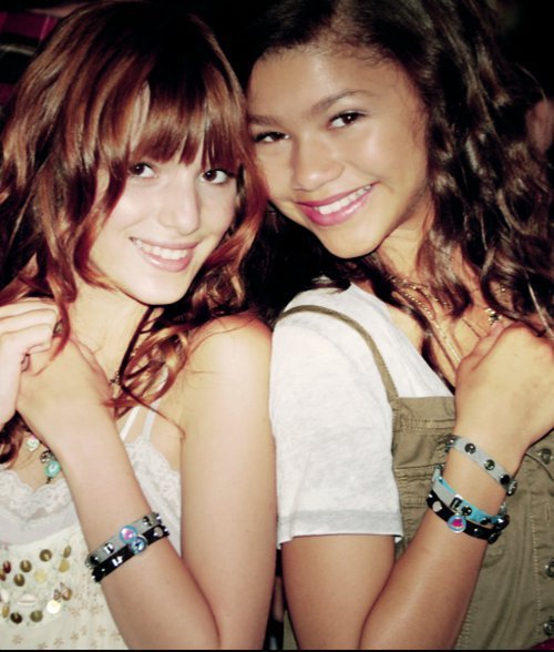 Video: Bella Thorne in Zendaya se super znajdeta tudi v klasičnih plesih!