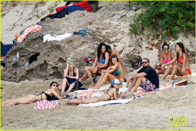 leonardo-dicaprio-continues-st-barts-trip-surrounded-by-women-38