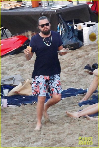leonardo-dicaprio-continues-st-barts-trip-surrounded-by-women-55