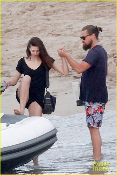 leonardo-dicaprio-continues-st-barts-trip-surrounded-by-women-66