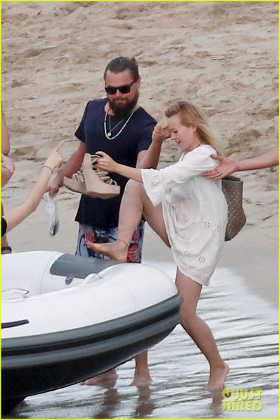 leonardo-dicaprio-continues-st-barts-trip-surrounded-by-women-69