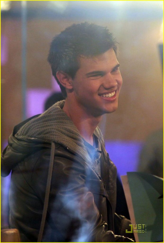 taylor-lautner-twi-day