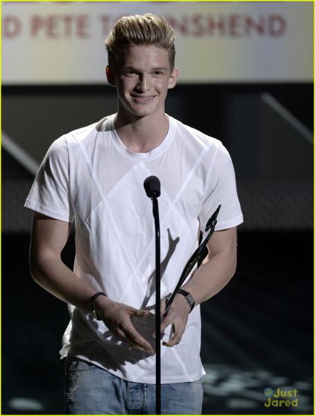 cody-simpson-young-hollywood-award-2013-performance-watch-now-02
