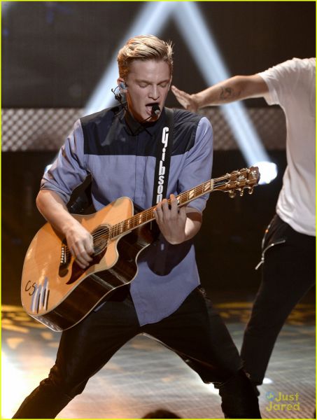 cody-simpson-young-hollywood-award-2013-performance-watch-now-03