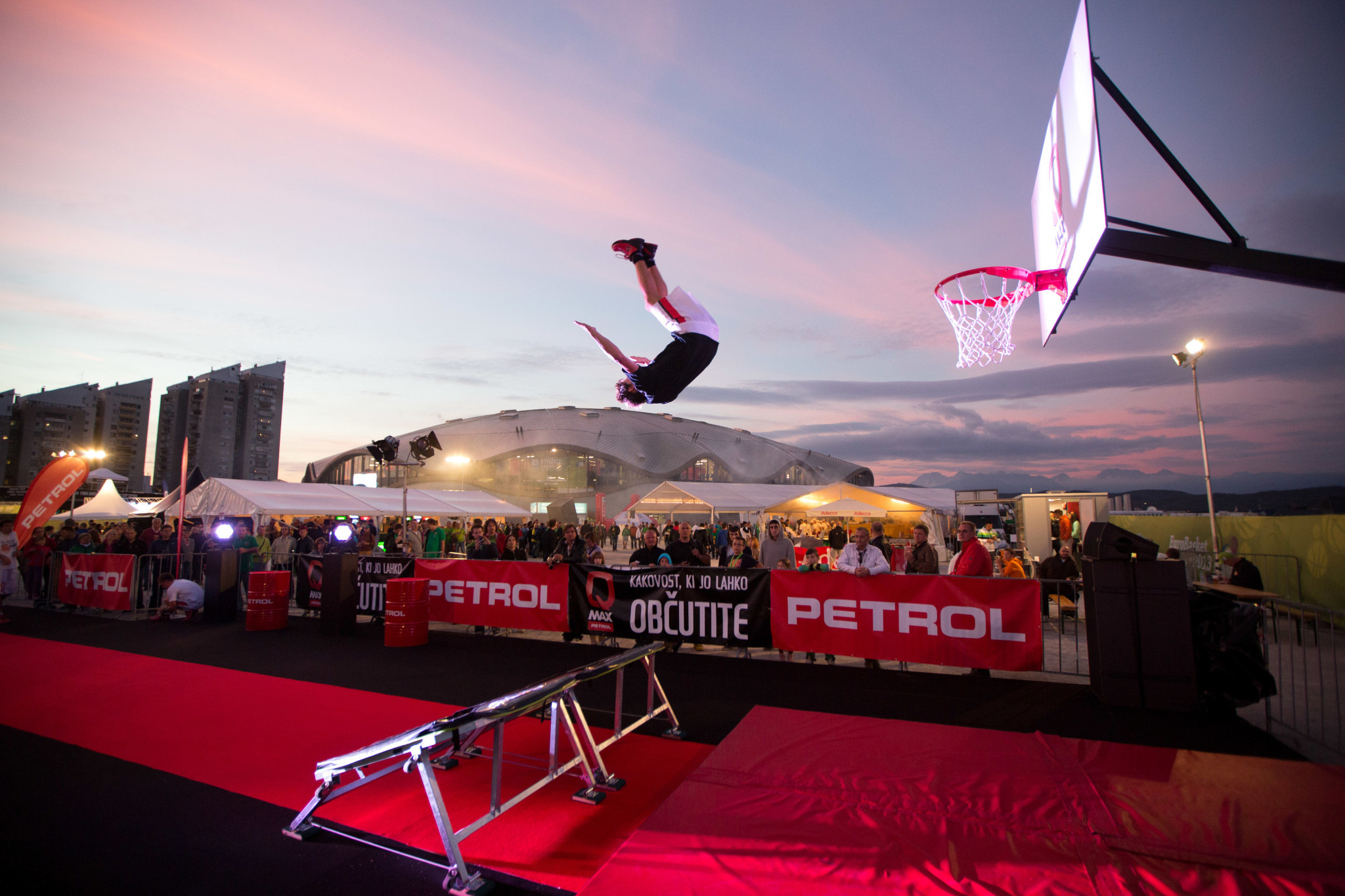 Eurobasket 2013, day 19: Petrol and Dunking Devils show