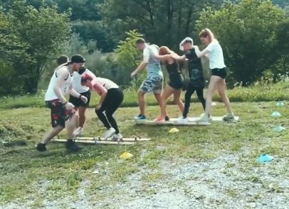Marjetka in Raay sta svoje varovance poslala na kmečke igre