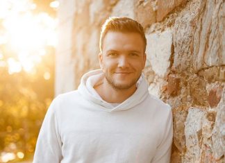 Poglejte v družbi koga se je znašel Luka Basi