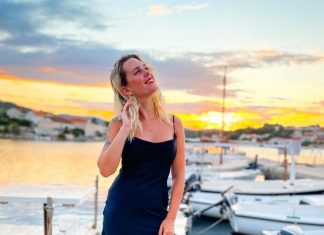 Nika Zorjan je odvrgla kopalke in se prepustila fotografu