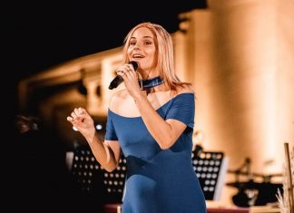 Lea Sirk ima že lepo zaobljen trebušček! Verjetno že odšteva … Lea-Sirk