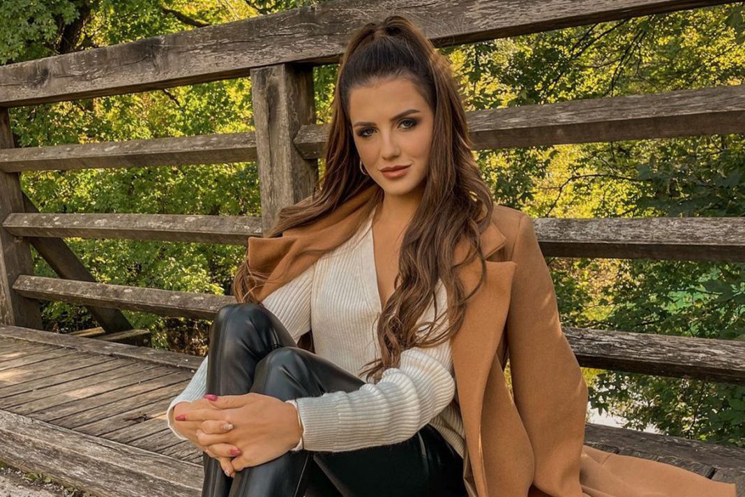 Anja-Širovnik Anja-Širovnik