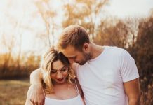 Rosvita Pesek je dobila vnuka. Poglejte, kako izvirno ime sta mu Nastja in Filip izbrala